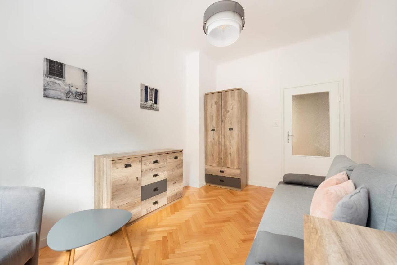 Plac Zbawiciela 3-Bedroom Apartment Warsaw Ngoại thất bức ảnh
